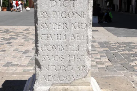 cippo_memoria_discorso_cesare