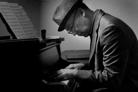 Wayne Horvitz BW Playing - Tom Chargin