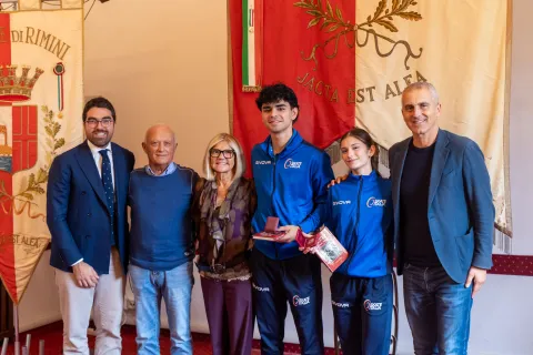 José Enrico Inglese e Angelica Polli premiati dal Sindaco Sadegholvaad e Assessore Lari