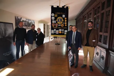 nuovo servoscala biblioteca gambalunga