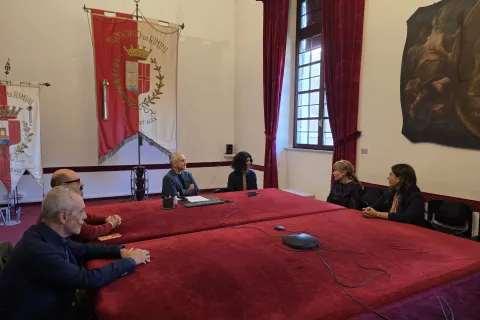 incontro amministrazione e dirigente ufficio scolastico di rimini. da sx stefanini, zamagni, sadegholvaad, bellini, antonioli, cassalia.jpg