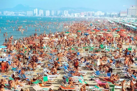 2001_spiaggia_ferragosto_02.jpg