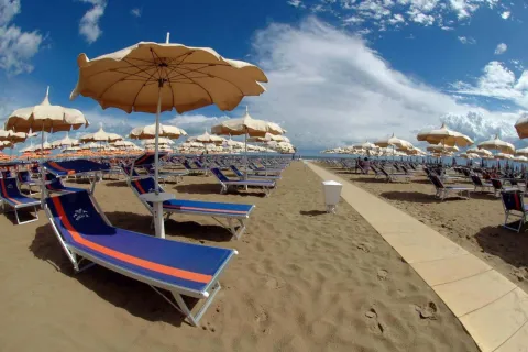 2005_spiaggia_maltempo_9.jpg