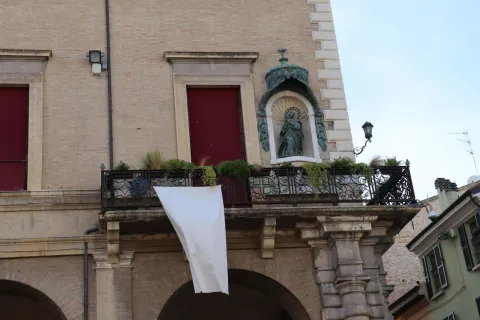 23_maggio_giornata_nazionale_della_legalita_lenzuolo_palazzo_garampi_copia_2.jpg