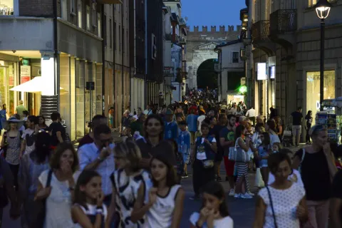 2rimini_shopping_night_ric0384.jpg