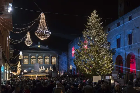 2uff_stampa_ass_turismo_luci_natale_ric3280.jpg