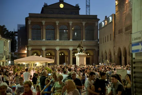 3rimini_shopping_night_ric0392.jpg