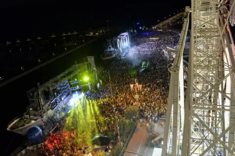 4molostreetparade_2017_ric7658.jpg