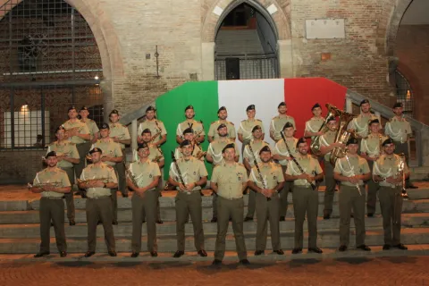 5._la_banda_dell_artiglieria_controaerei_in_piazza_cavour_fileminimizer.jpg