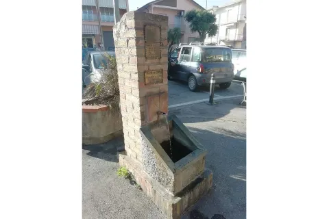 576px-fontana_del_tituccio.jpg