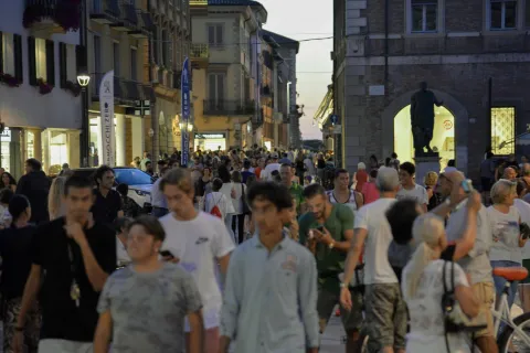 5rimini_shopping_night_ric0386.jpg