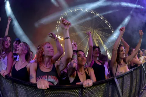 8molostreetparade_2017_ric7957.jpg