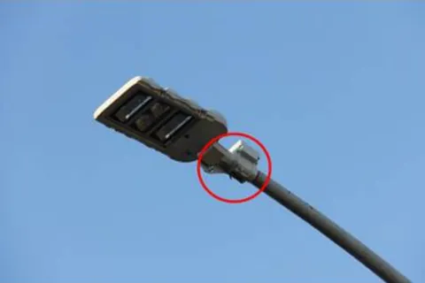 _esempio_di_dispositivo_diademe_device_su_un_lampione_generico_.png