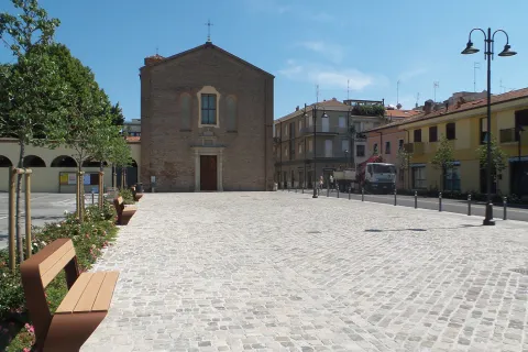 anello_delle_nuove_piazze_-_via_castelfidardo_chiesa_santa_rita_01.jpg