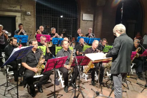 big_band_in_piazza_cavour.jpg