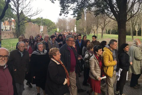 camminata_donne_nella_citta_2.jpg