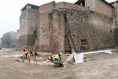 castelsimsondo_scavi_archeologici_panorama_2_r.jpg