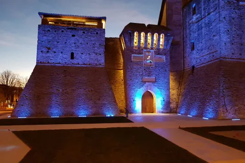 castelsismondo_blu_1.jpg