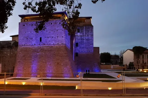 castelsismondo_blu_2.jpg