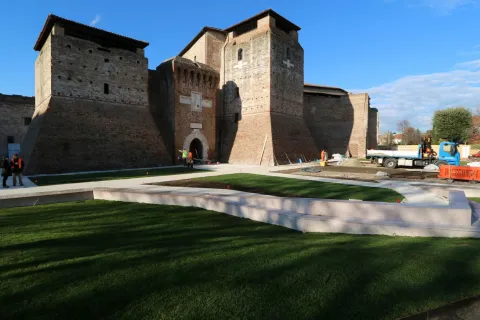 castelsismondo_corte_a_mare_tappeto_verde.jpg