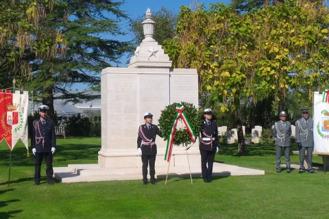 cerimonia_liberazione_rimini_cimitero_commonwealth1.jpg