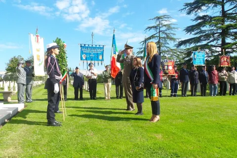 cerimonia_liberazione_rimini_cimitero_commonwealth_.jpg