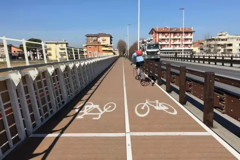 ciclabile_-_via_coletti.jpg