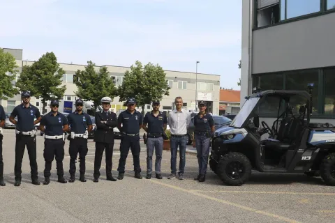 consegna_alla_ps_mezzo_fuoristrada_per_pattugliamento_arenile_4.jpg
