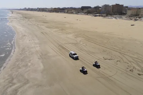 controlli_con_drone_in_spiaggia_polizia_locale_7.png