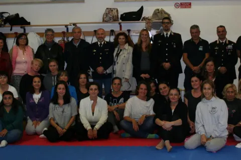corso_autodifesa_casa_donne_rimini.jpg