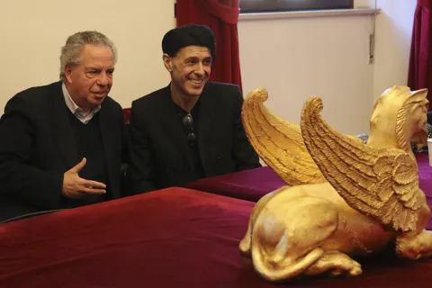 ezio_bosso_e_vince_tempera_-_conf_stampa_omaggio_al_maestro_.png