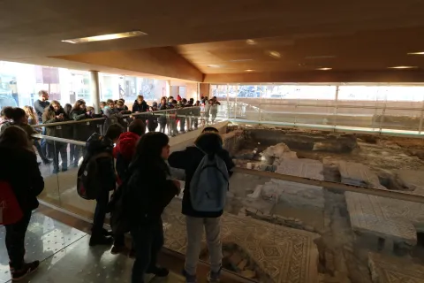 festival_del_mondo_antico_2017_-_le_scuole_in_visita_alla_domus_img_3499.jpeg
