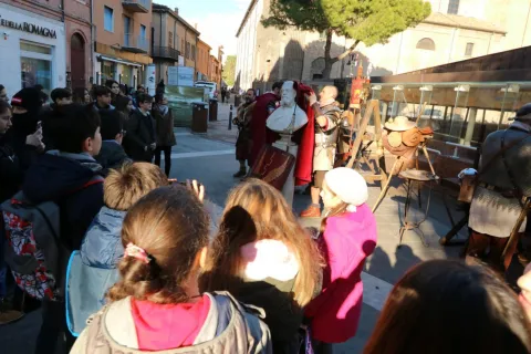 festival_del_mondo_antico_2017_-_le_scuole_in_visita_alla_domus_img_3538.jpeg