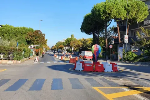 fila_in_bici_-_rotonda_via_pascoli_bassi_giuliani_.jpeg