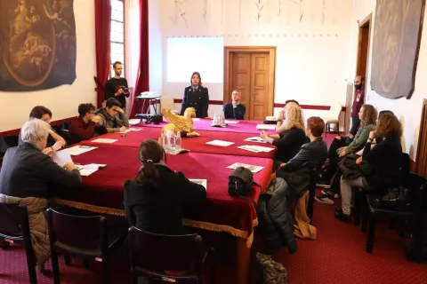 foto_conf_stampa_prog_educativi_polizia_locale.jpg