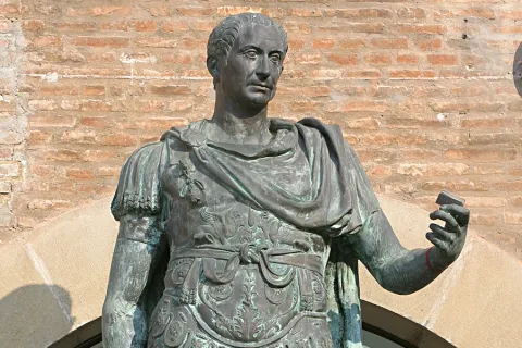 giulio_cesare-1orizontal.jpg
