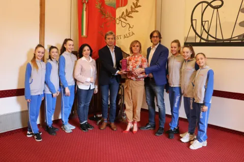 gnassi_-_brasini_-_vice_campionesse_ginnastica_ritmica_.jpg