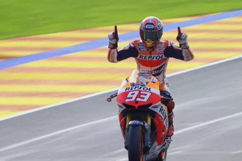hitting_the_apex_markmarquez_03.jpg