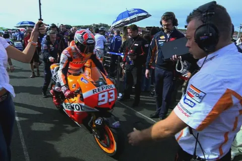 hitting_the_apex_pedrosa_bike2_still.jpg