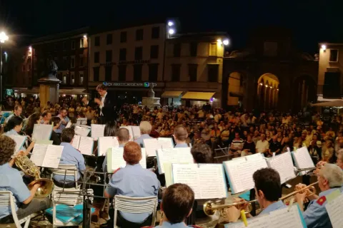 la_banda_in_piazza.jpg