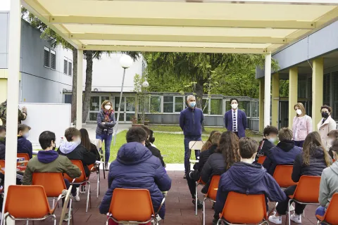 la_lezioni_nel_giardino_della_scuola_bertola-_3.jpg
