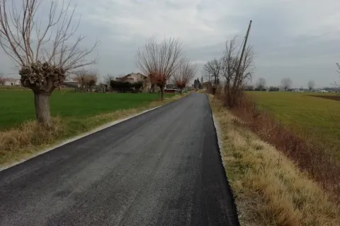 lavori_di_asfaltatura_in_via_olmo_longo2.jpg
