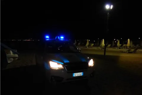 luci_sulla_spiaggia_1.jpg