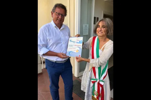 montini_premia_turista_fedele_roberto_moretti.jpg