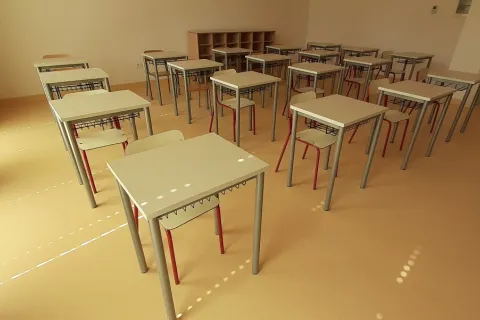 nuovi_banchi_aule_montessori.jpg