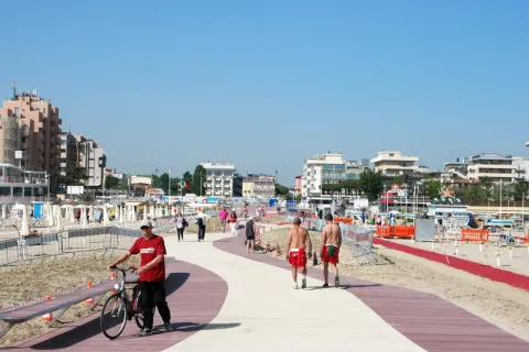 nuovo_accesso_al_mare_ausa_01.jpg