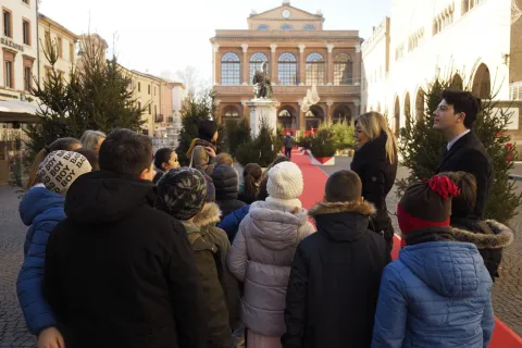p.zzacavour_natale_addobbi_scuole_3.jpg