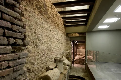palazzo_agolanti_foto_banca_carim.jpg