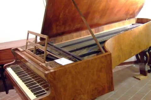 piano_1.jpg