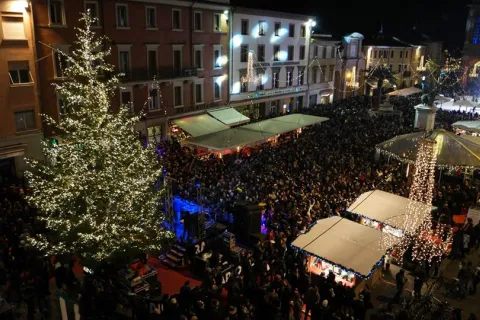 piazzacapodanno.jpg
